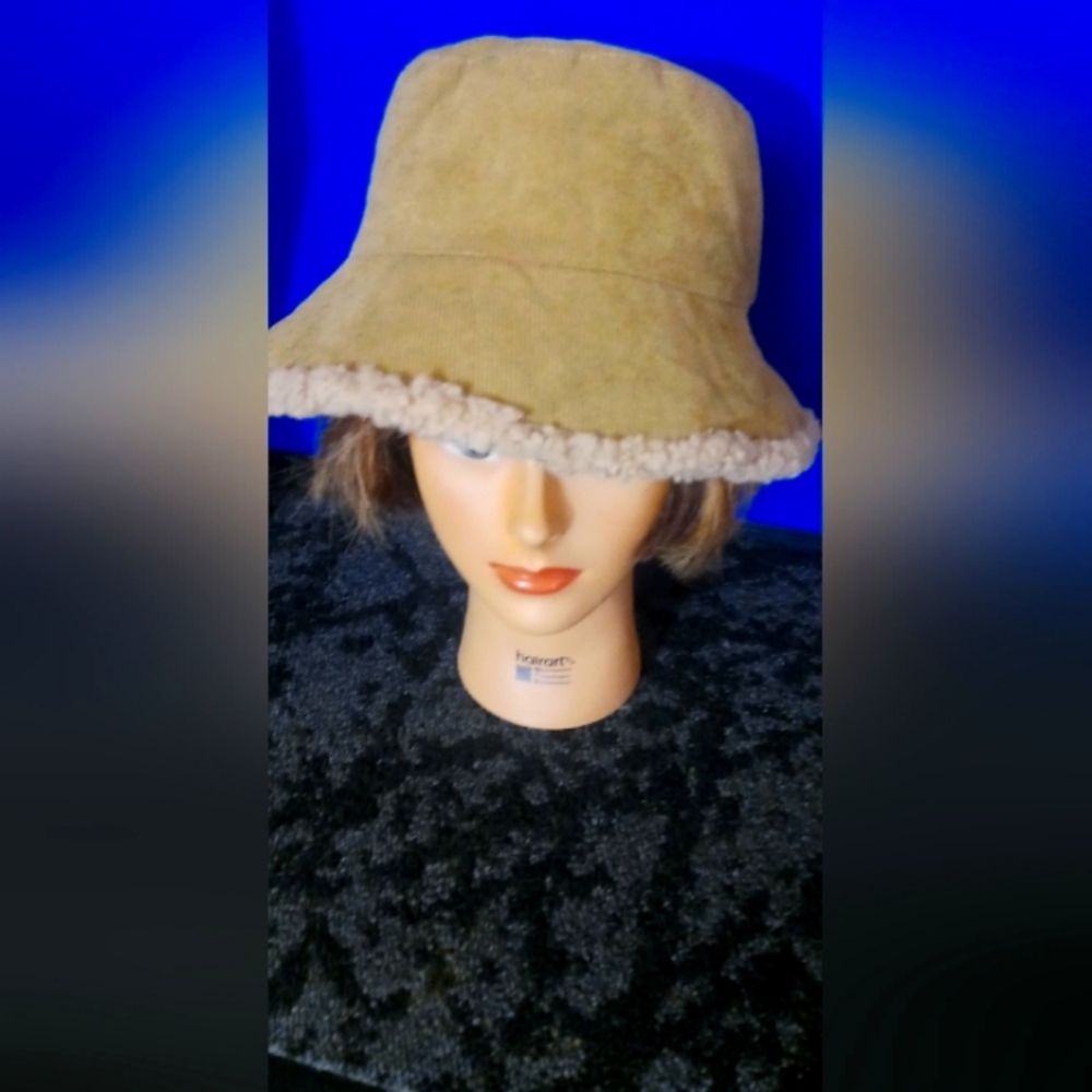 Women's Shearling-Trim Bucket Hat - Tan vintage but in like new condition